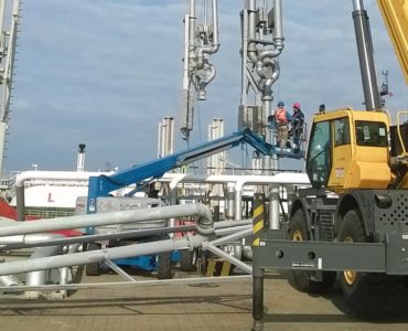 Mantenimiento y reparación de brazos de carga marinos, en dársena de refinería La Teja, Ancap