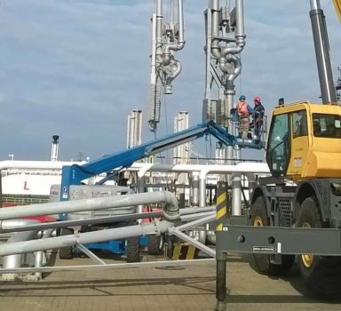 Mantenimiento y reparación de brazos de carga marinos, en dársena de refinería La Teja, Ancap